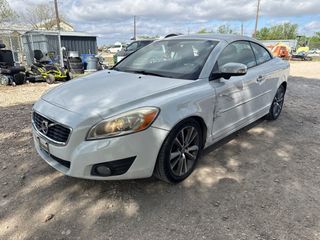 2011 Volvo C70 - Exterior Front Left Corner Image